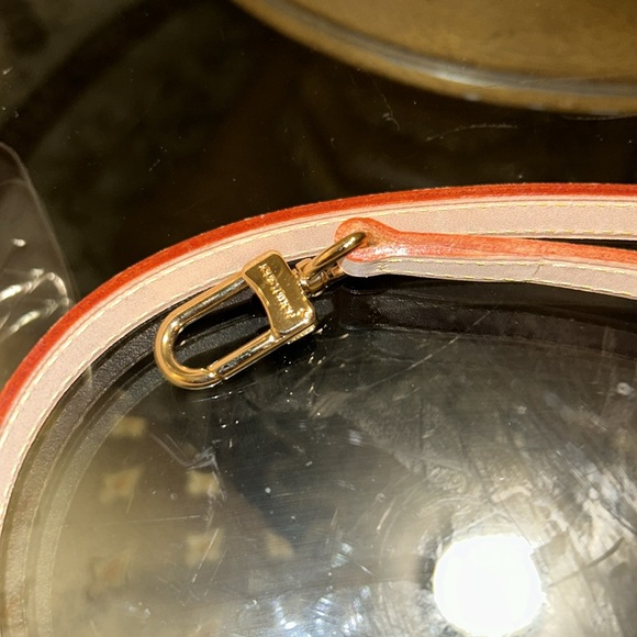 Brea Patent Leather Shoulder Handbag - Picture 14 of 15